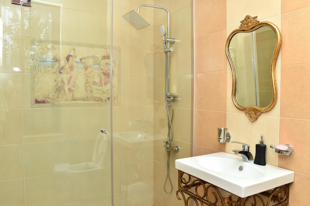 Sofia Hotel Kutaisi Ngoại thất bức ảnh